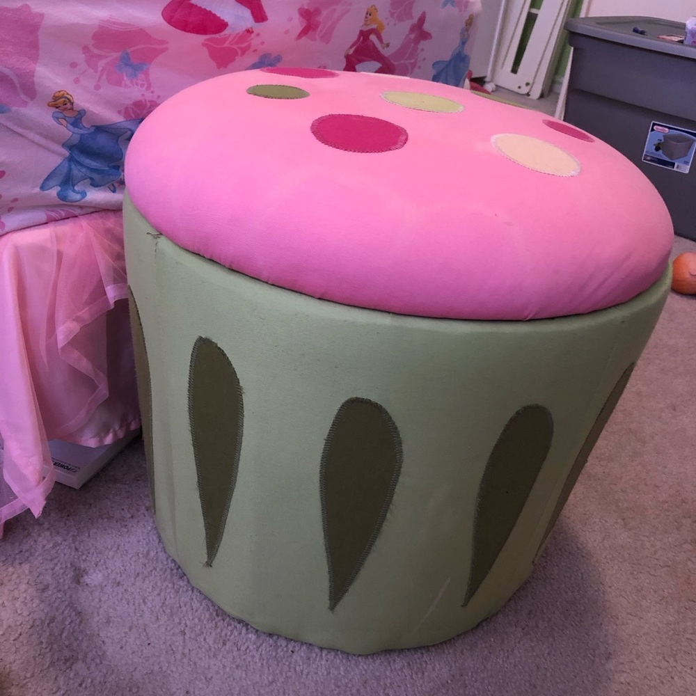Girls Cupcake Chair with Storage